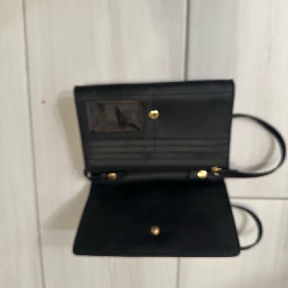 Michael Kors Black Wallet Sleek Design Essential Accessory - Picture 3 of 3